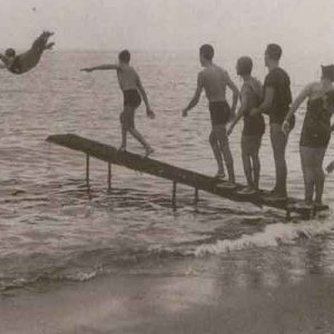 Barceloneta trampolín playa barcelona MamagraF